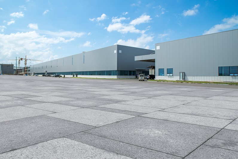 工場の広い敷地の画像