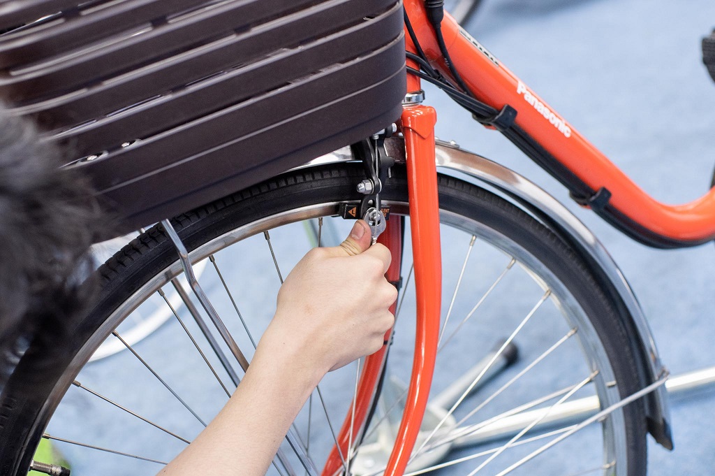 自転車のフロントブレーキ調整