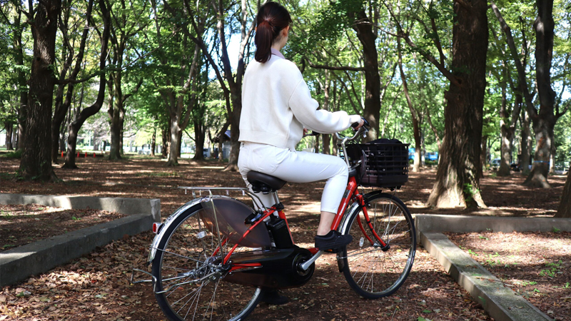ママチャリタイプのおすすめ電動アシスト自転車3選｜カゴ付き 