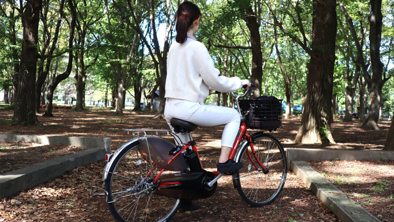 ママチャリタイプのおすすめ電動アシスト自転車3選｜カゴ付きスタンダードタイプの選び方